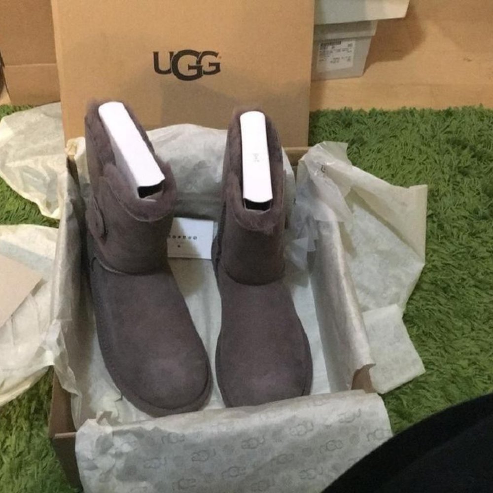 UGG Bailey Button Ii Boots/Booties - Picture 8 of 12